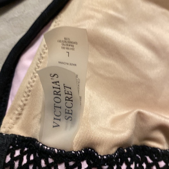 Victoria’s secret’s bikini top🏖​​​ - Picture 5 of 6